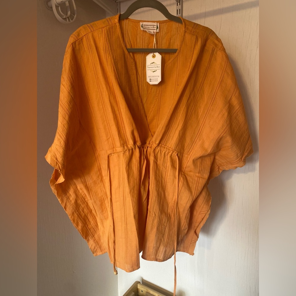 M/L Womens V Neck Top loveriche